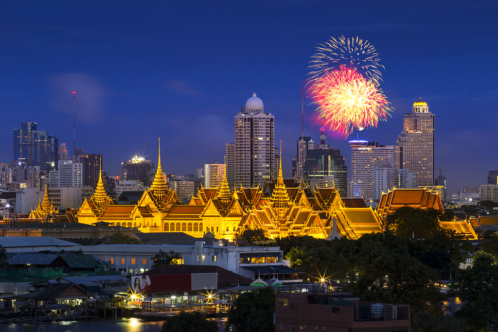 Grand Palace and Emerald Buddha Temple (Wat Phra Kaew) at twilight by Seksan Srikasemsuntorn on 500px.com