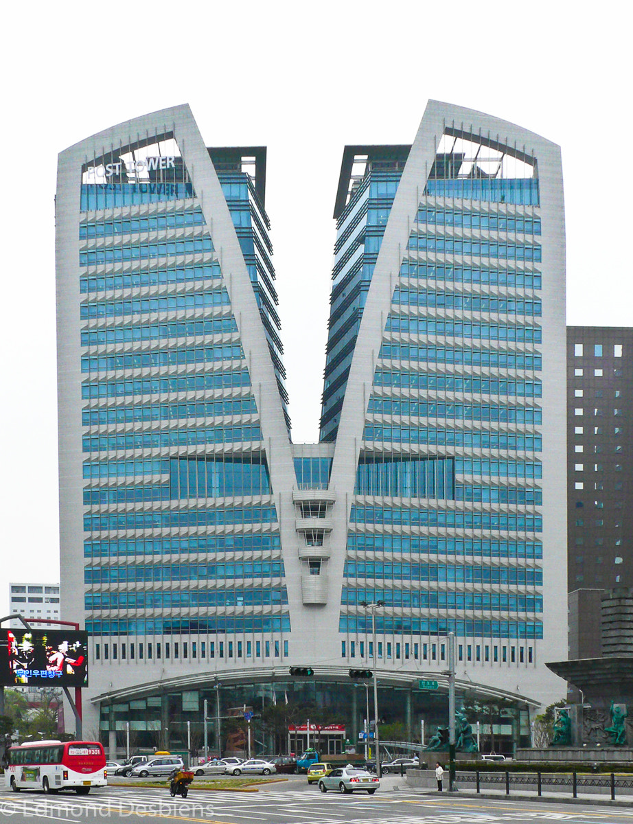 Panasonic DMC-LX2 sample photo. Seoul building photography