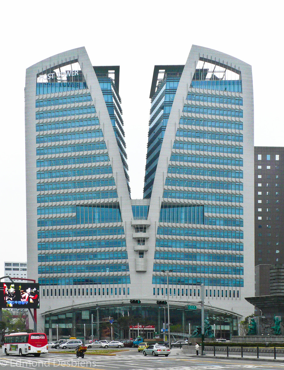 Panasonic DMC-LX2 sample photo. Seoul building photography