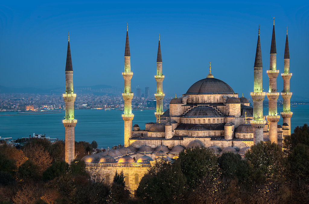 Sultan Ahmed And The Sea by Elia Locardi / 500px