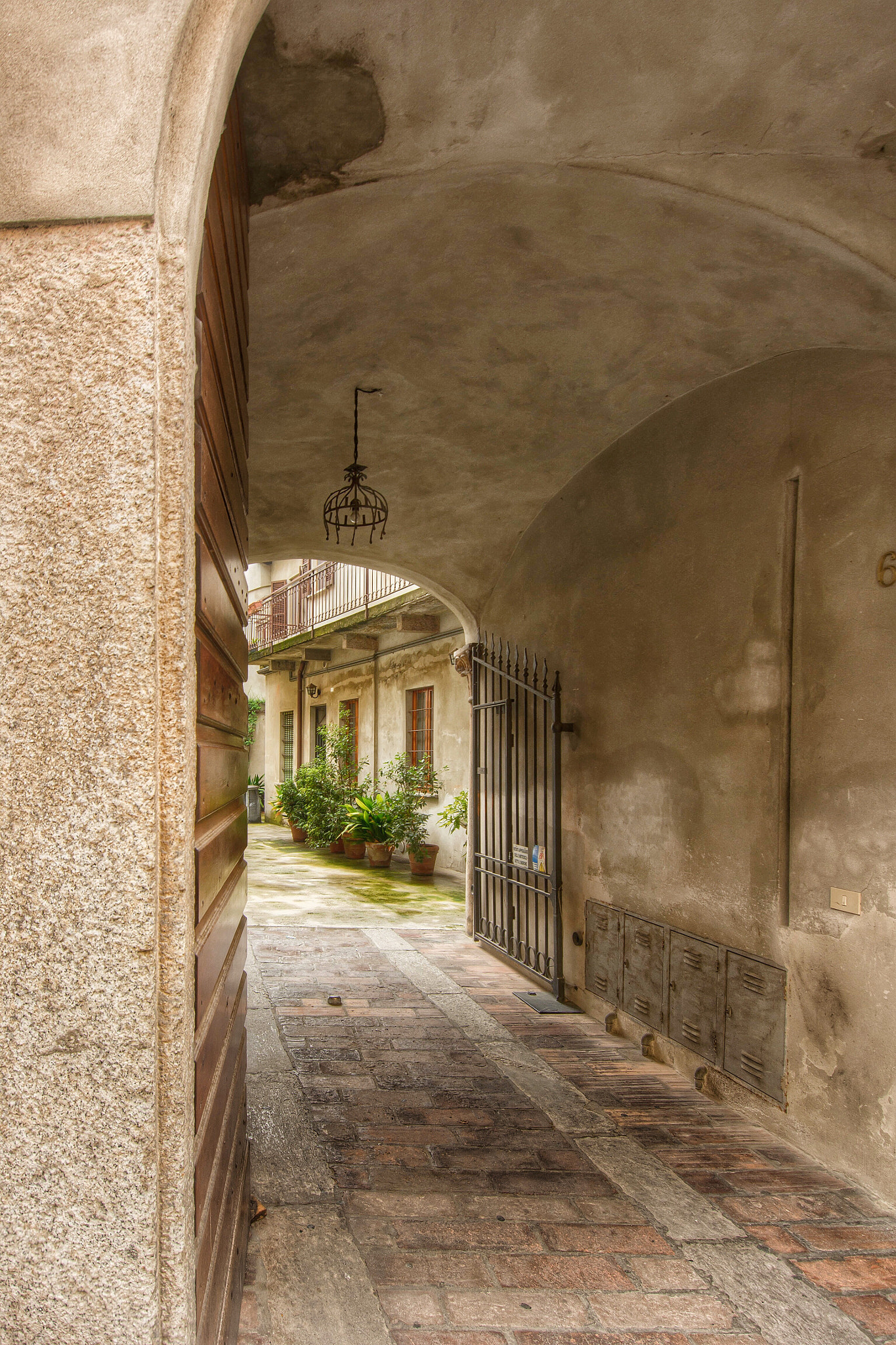 Uno sguardo all'interno...old Piacenza.