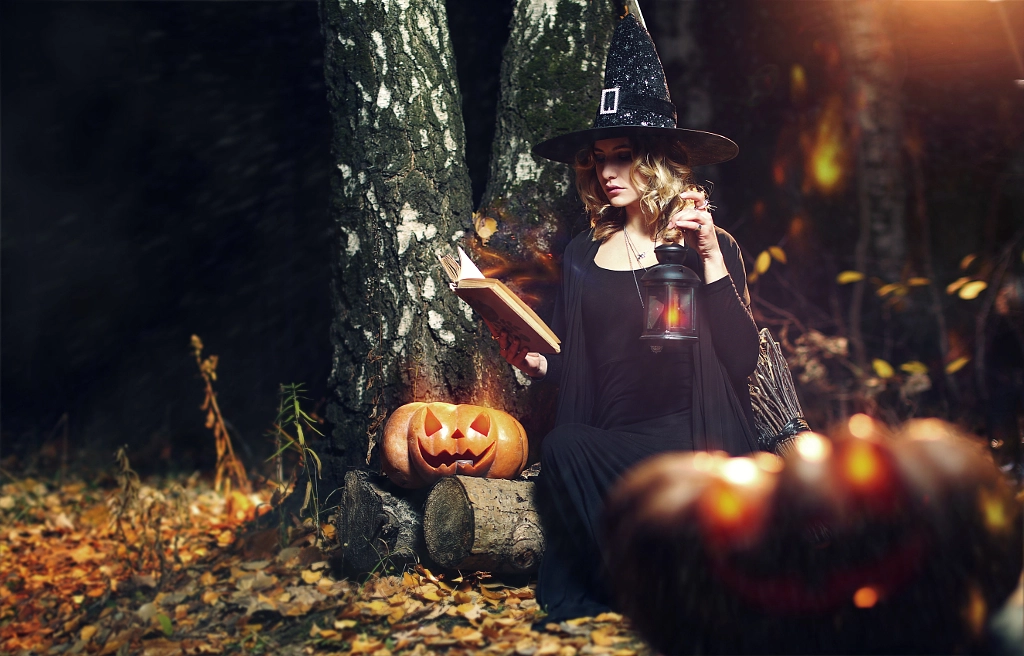 Photograph The evil spirit halloween witch by Hakan  Erenler on 500px