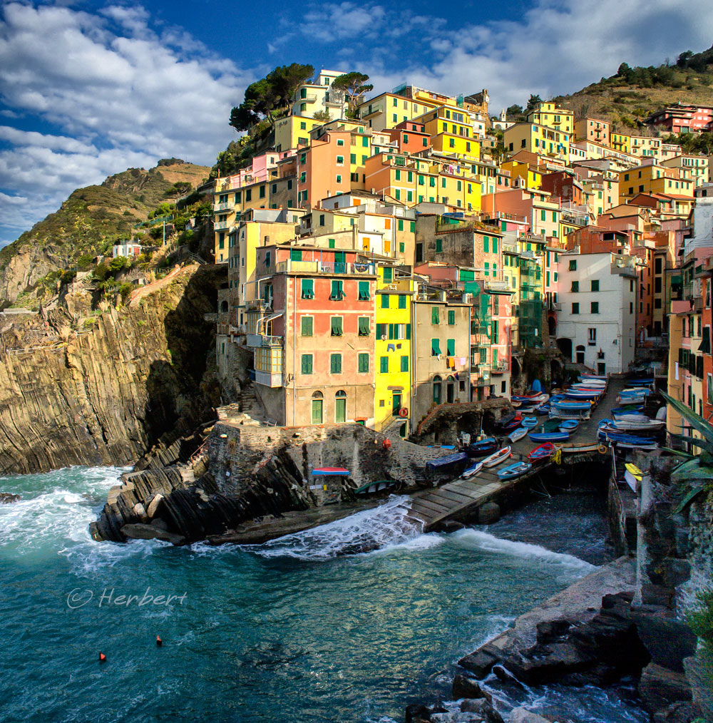 Riomaggiore harbour by Herbert Wong / 500px