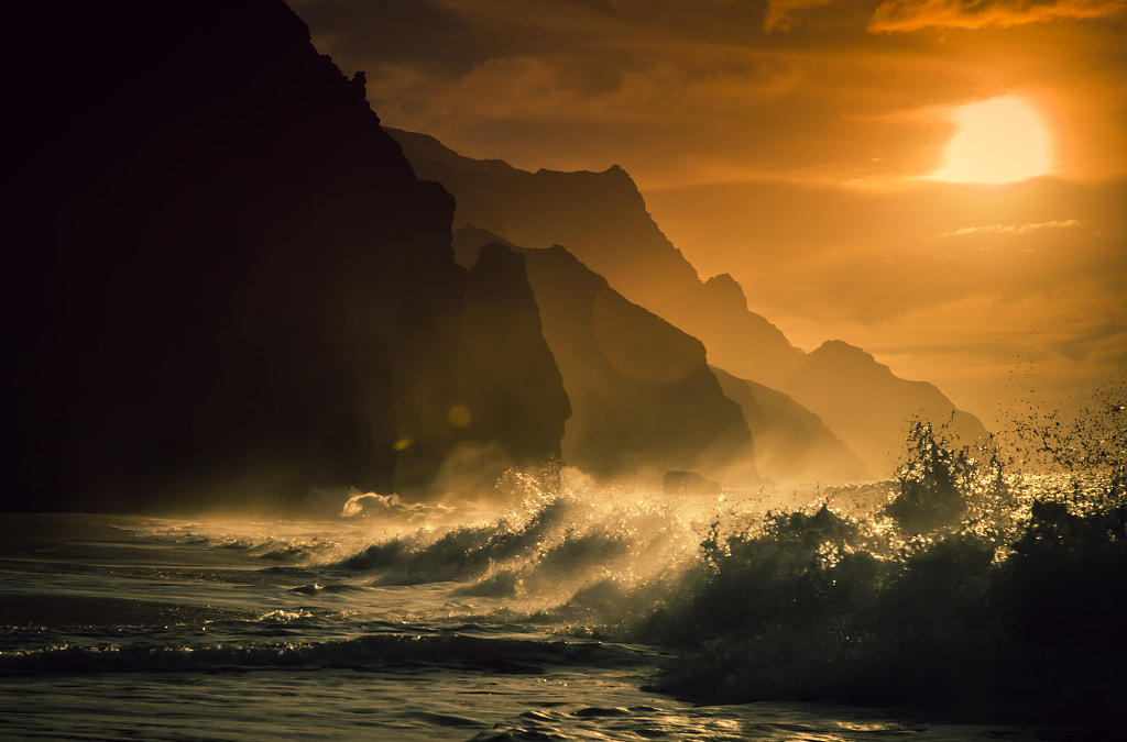 Hawaii, Kauai, Na Pali Coast, Sunset along ocean and cliffs by Michael Libis / 500px
