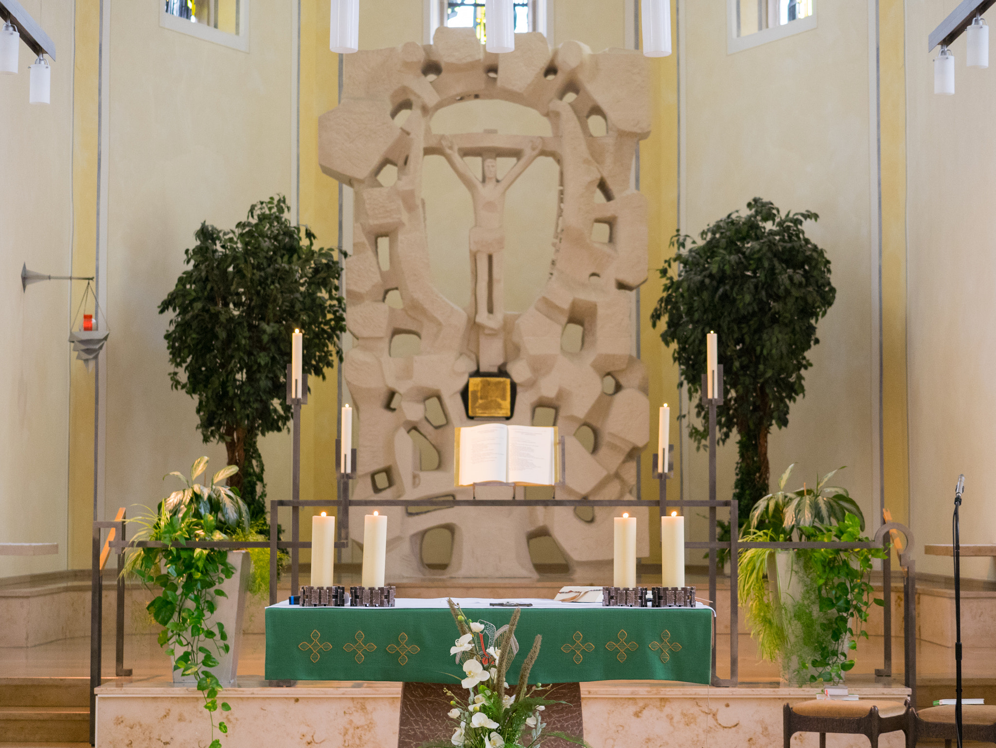 Panasonic Lumix G X Vario 35-100mm F2.8 OIS sample photo. Altar photography
