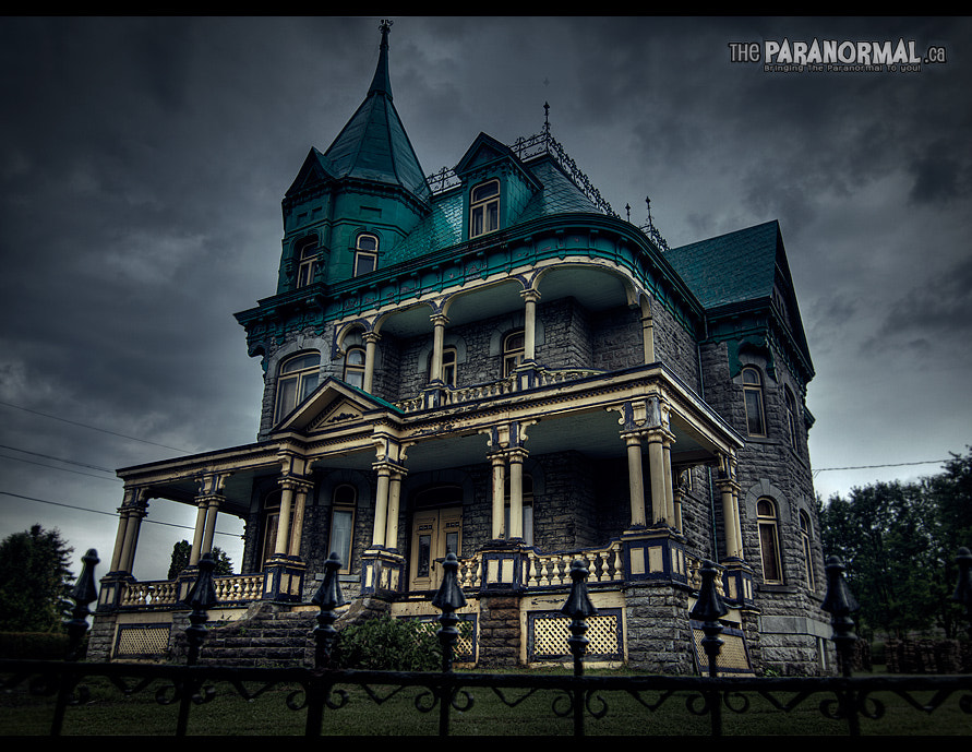 Quebec's "Addams Family" House by Peter Gomes / 500px