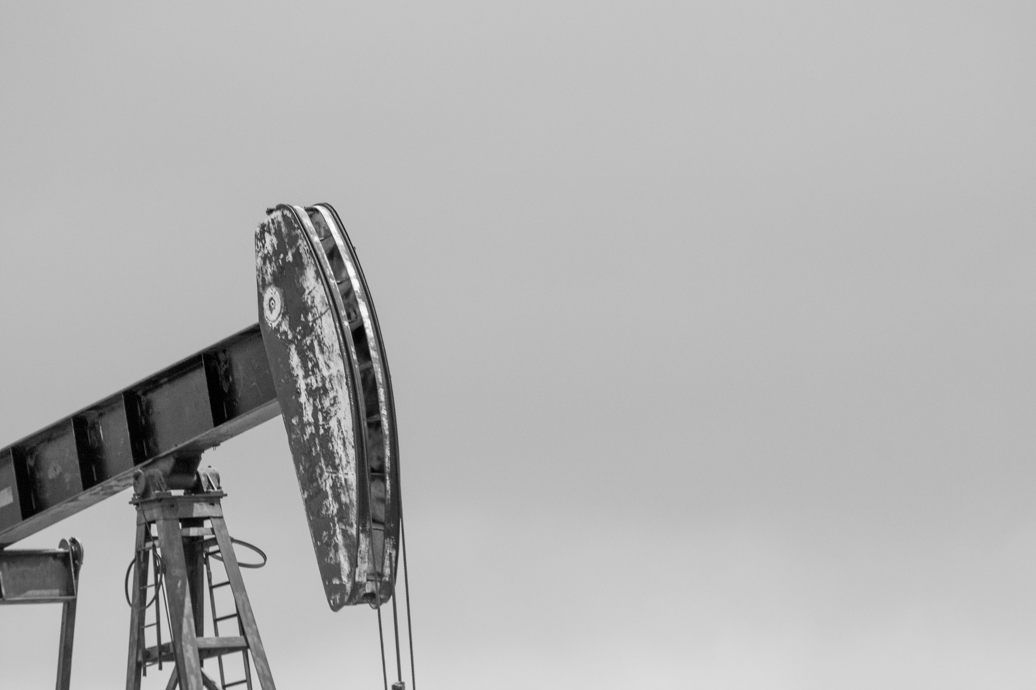 Canon EF 70-300mm F4-5.6 IS USM sample photo. Oil pump photography
