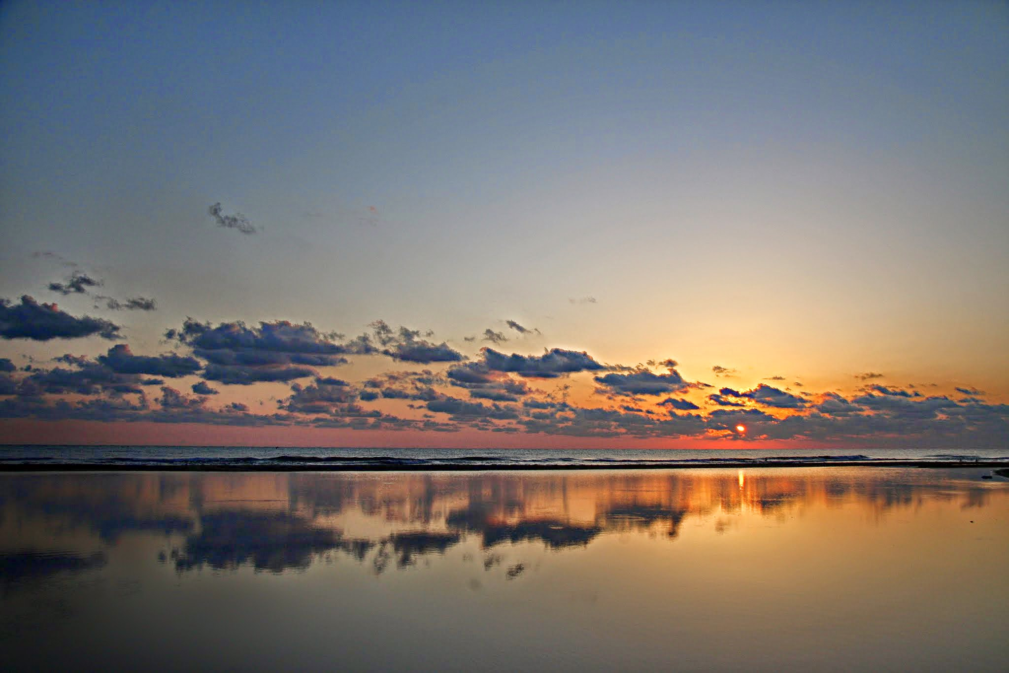 Canon EF-S 17-85mm F4-5.6 IS USM sample photo. Reflection on blacksea coast photography