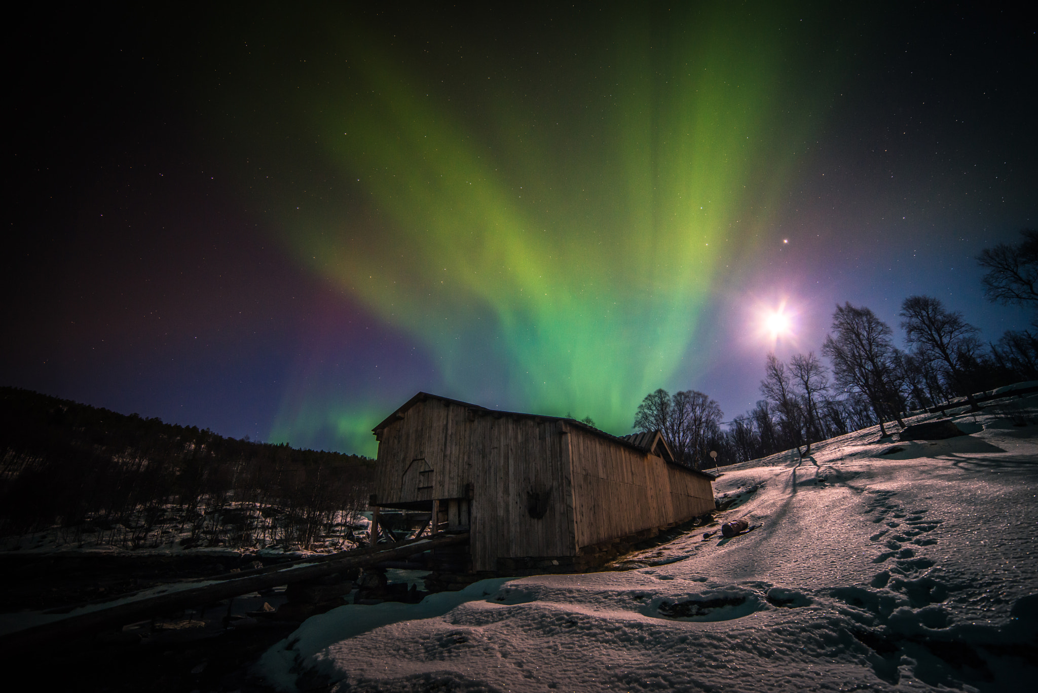 Aurora, full moon and an old Saw