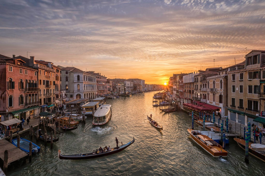 Photograph A Venice sunset from the Rialto by Fabrizio Arata on 500px