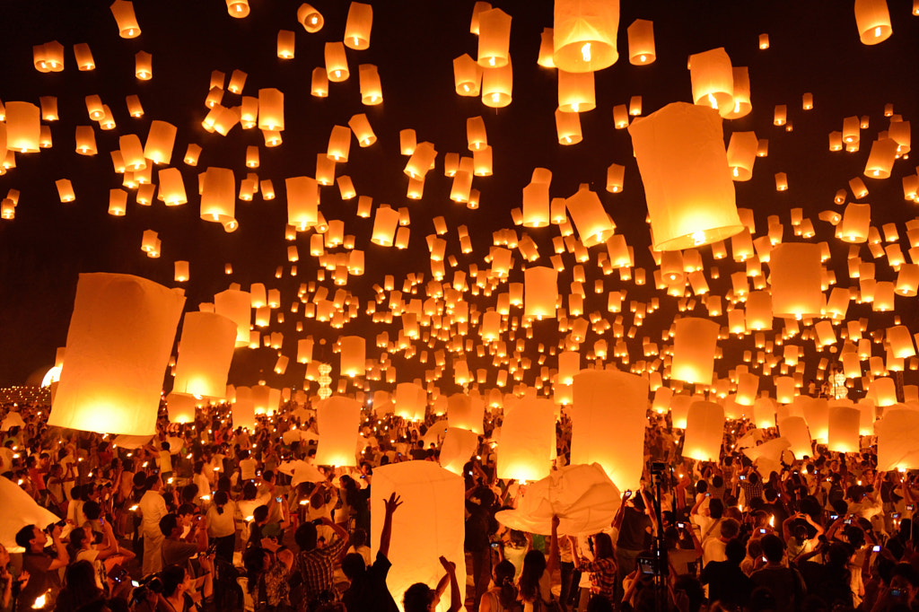 Yee peng festival ,Thailand by Nutthavood Punpeng on 500px.com