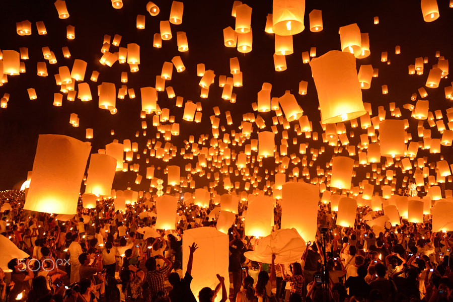 Yee peng festival ,Thailand by Nutthavood Punpeng / 500px