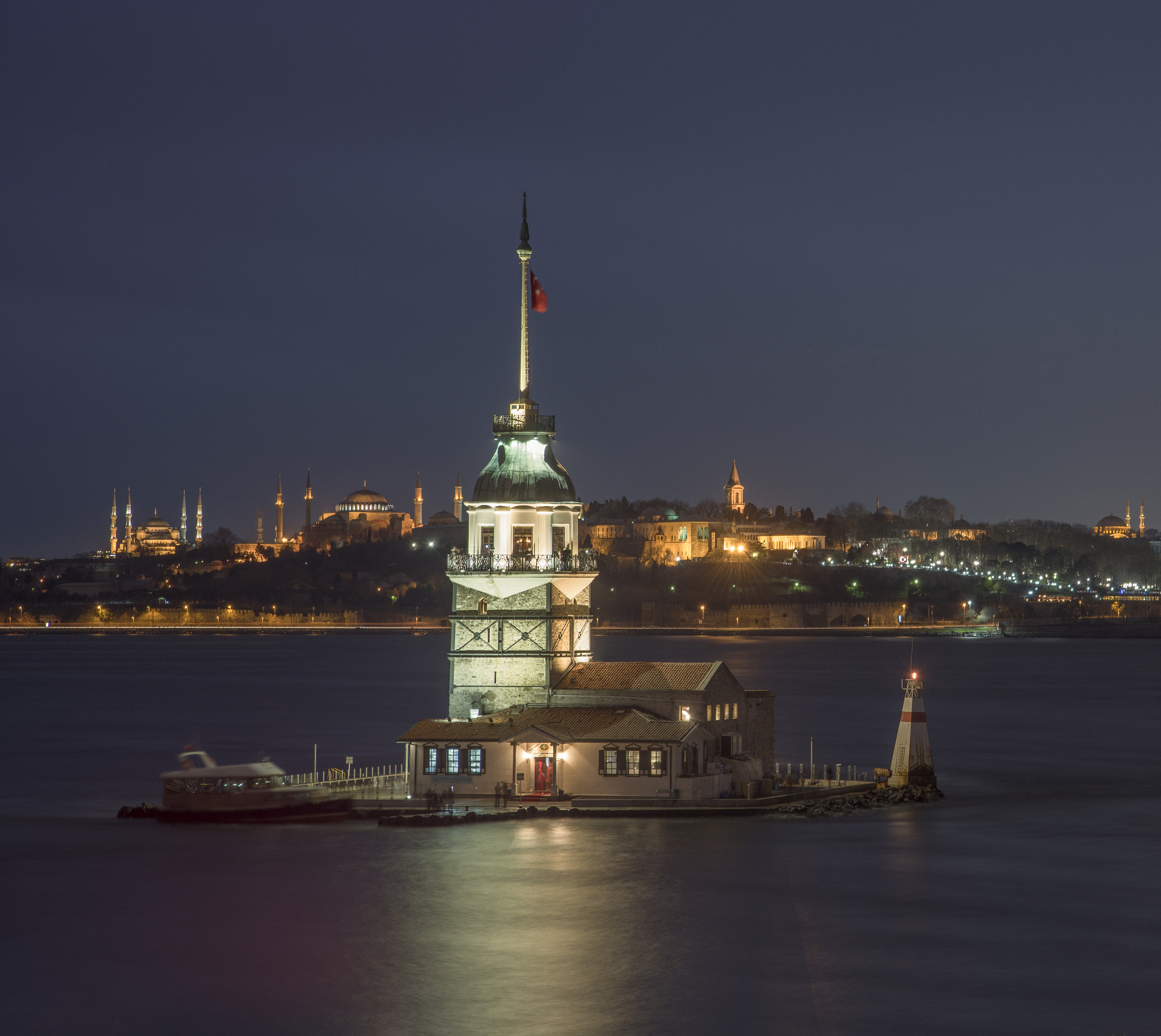 Maiden's Tower ( Kız Kulesi ) at Night