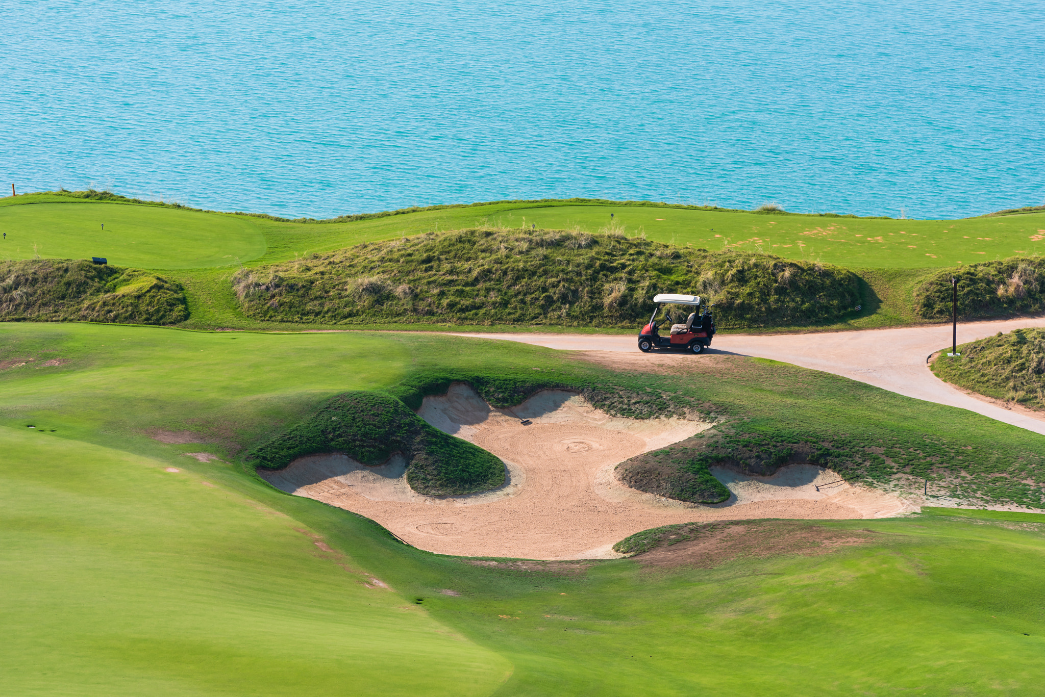 Golf course on a sea coast by dvoevnore . Photo 97243875 / 500px