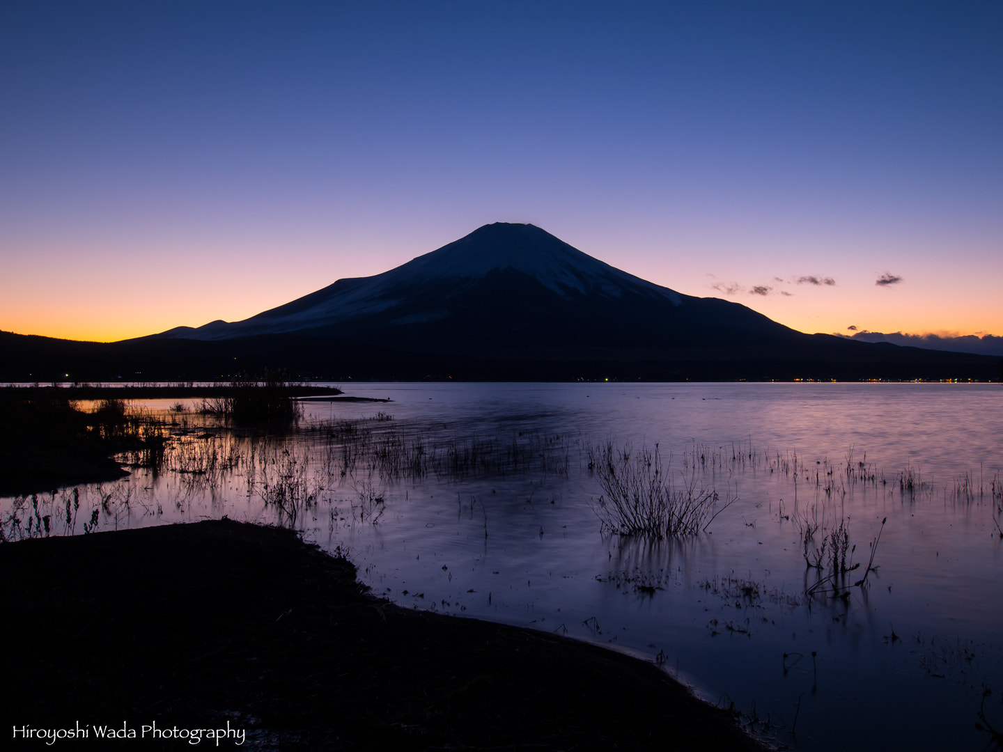 Fujisan stands on evening lake