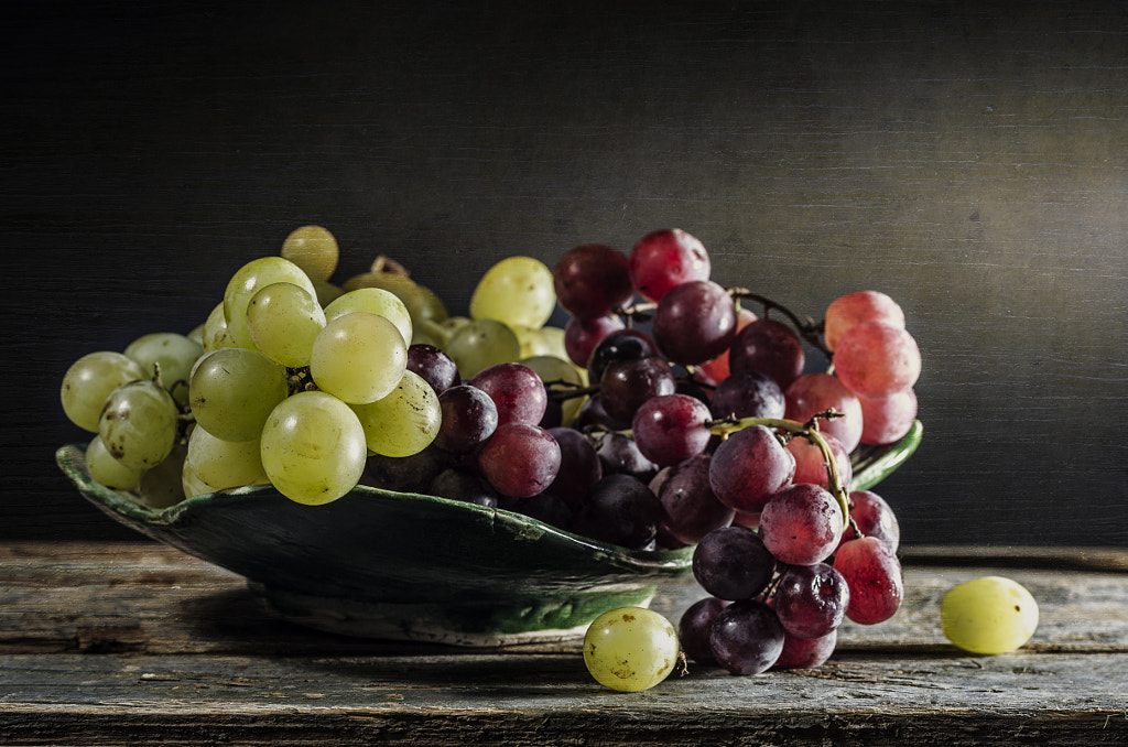 Fresh grape on wooden table by Georgi Georgiev on 500px.com