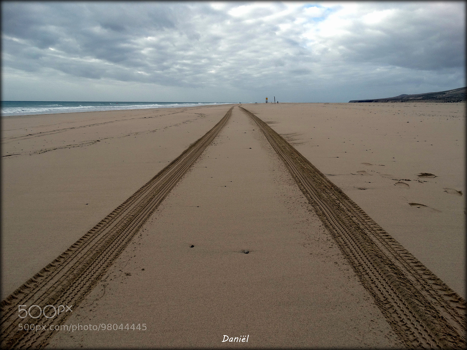 Sony Cyber-shot DSC-HX300 sample photo. Follow the sand track ... .. . photography