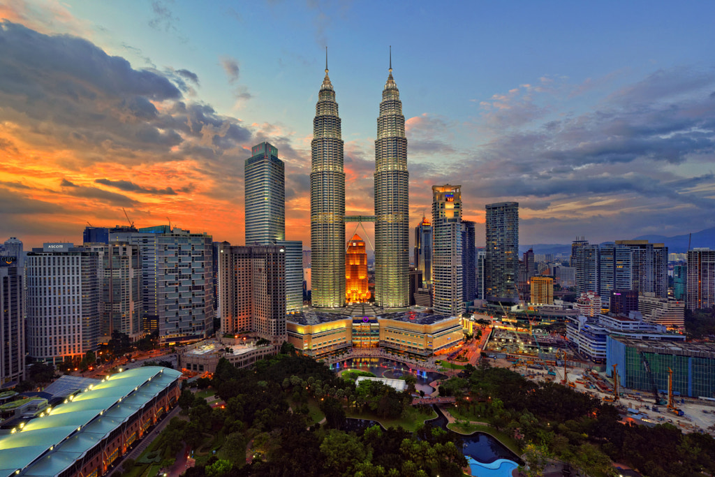 Photograph Petronas Twin Towers in Kuala Lumpur, Malaysia by toonman blchin on 500px