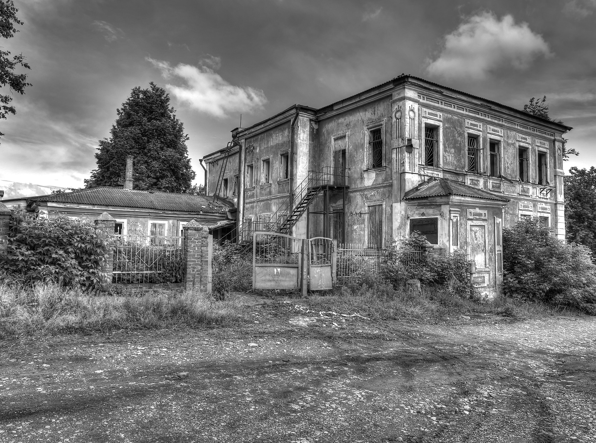 The old uninhabited half-ruined house with broken windows in Serpukhov