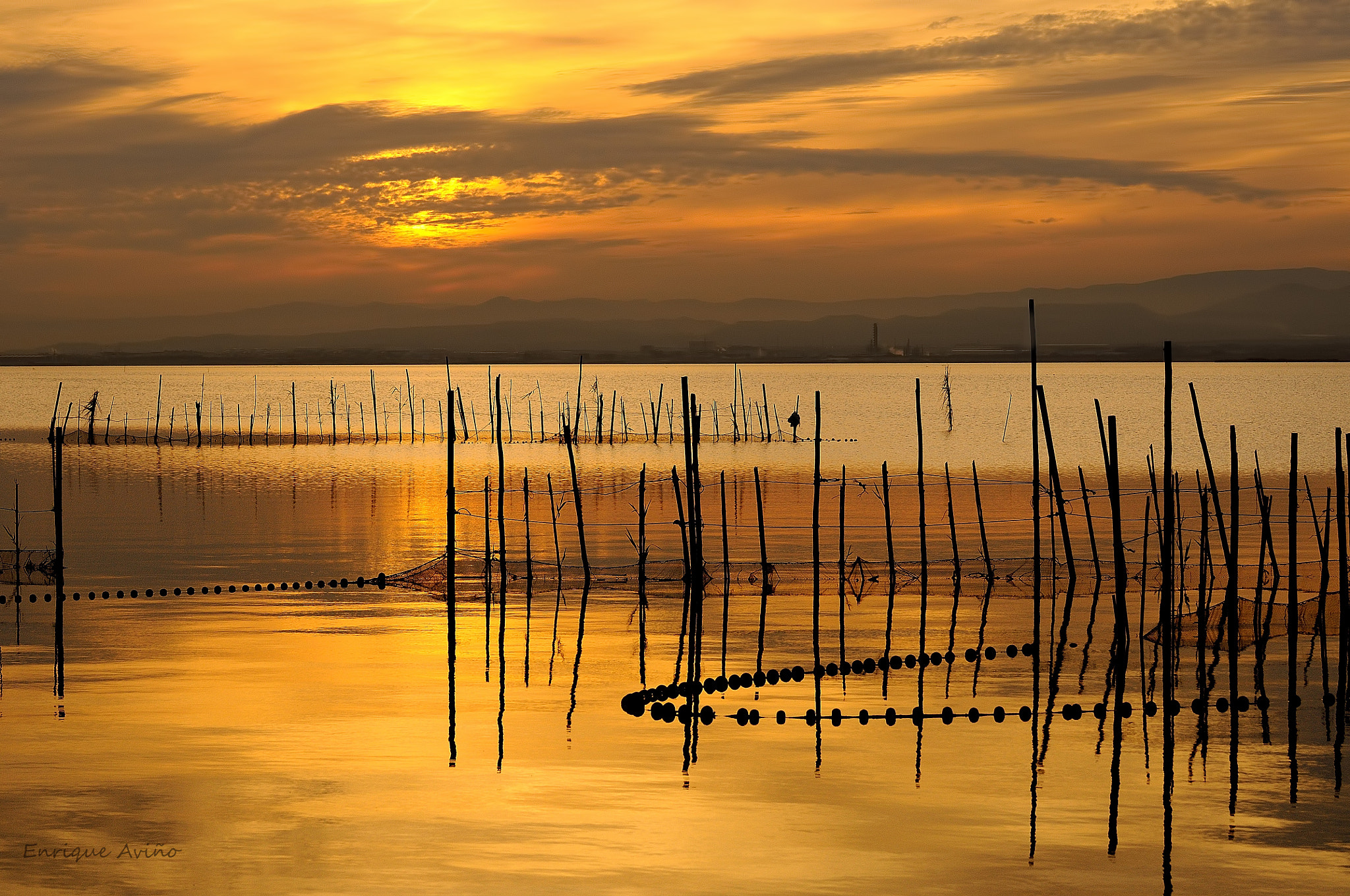 Atardecer dorado by Enrique Aviñó / 500px