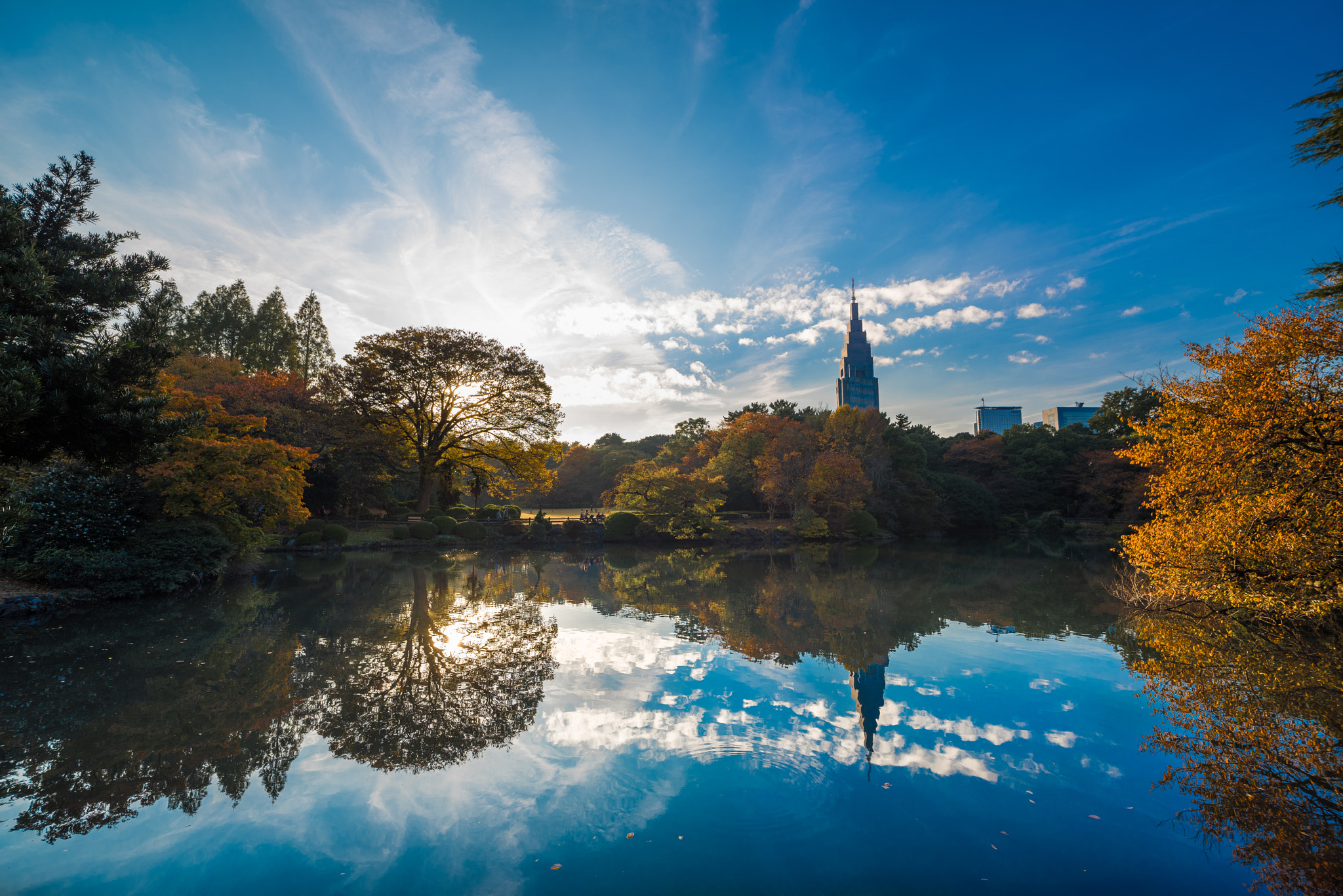 Blue sky, sunray, water... by HIKARUNO MIKOTO Photo 99223315 / 500px